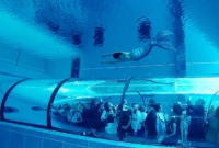 জানেন, কোন হোটেলে রয়েছে বিশ্বের গভীরতম সুইমিং পুল?