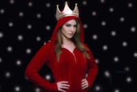 ‘জড়িয়ে ধরুন’ আবেদন সানি লিওনের