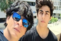 একি করলেন শাহরুখ? ছেলেকে শেষ পর্যন্ত বন্দুক উপহার দিলেন!