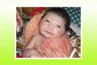 এক নবজাতক নিয়ে ২ ধর্মের ২ পরিবারের কাড়াকাড়ি, বেগ পেতে হচ্ছে পুলিশকেও এক নবজাতক নিয়ে ২ ধর্মের ২ পরিবারের কাড়াকাড়ি, বেগ পেতে হচ্ছে পুলিশকেও