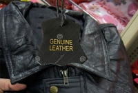 ‘জেনুইন লেদার’ দেখে কি কিনছেন, জানেন?