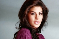 নাচতে গিয়ে মামলার আসামী হলেন সুন্দরী জ্যাকলিন