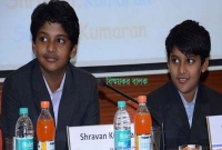 এই দুই ছোট্ট ছেলের আয় ১৪০ কোটি টাকা, চমকে গেলেন?