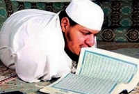 হাত-পা নেই, মুখ দিয়ে উল্টিয়ে ৩০ পারা কোরআন মুখস্ত করেছেন তারিক