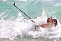 সেলফি তুলছেন! জানেন, কি ক্ষতি হচ্ছে আপনার? 