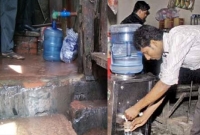 গোসলের পানি জারে ভরে করা হচ্ছে ‘বিশুদ্ধ মিনারেল ওয়াটার’