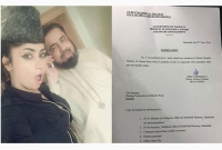 সুন্দরী মডেলের সাথে সেলফি তুলে পদ হারালেন পাকিস্তানি ধর্মীয় নেতা