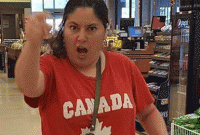 কানাডায় হিজাব পরিহিত মুসলিম নারীর উপর ইসলাম বিদ্বেষীর আক্রমণ