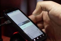  রাতে স্মার্টফোন নিয়ে কি বিছানায় ঘুমাতে যান? তাহলেই গেল!