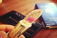 যে লিপস্টিক দিলে তাজা ফুল ভাসে ঠোঁটে!