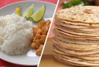 রুটি দূরের কথা, আটা স্পর্শ করা যাচ্ছে না পাকিস্তানে