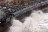 রোমাঞ্চকর যাত্রা, এই পথে পুরো ট্রেনও ভিজে যায়!