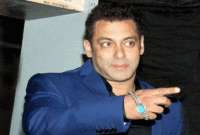 ক্ষমা চাওয়ার পরিবর্তে মহিলা কমিশনকে সালমানের উকিল নোটিশ