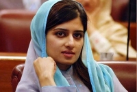 এই সুন্দরীর মন্তব্যে বিপাকে পাকিস্তান!