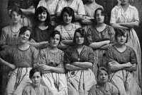 ছবির মধ্যে ভূত, সামাজিক যোগাযোগ মাধ্যমে হুলস্থুল!