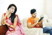 জানেন? এই আচরণগুলোর জন্য মেয়েরা আপনাকে এড়িয়ে চলে