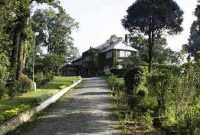 পাহাড়চূড়ায় আতঙ্ক নিয়ে আজও দাঁড়িয়ে এই অভিশপ্ত হোটেল!