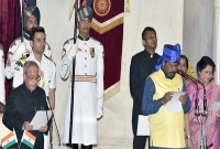 শপথ নেয়ার সময় নিজের নামই ভুলে গেলেন মন্ত্রী!