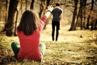 সম্পর্ক ভেঙে গেলে যে ৫টি কাজ মেয়েরা করে থাকে