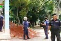 শোলাকিয়ায় আ. লীগ নেতার বাড়িতে ঢুকে পুলিশের ওপর গুলিবর্ষণ করে জঙ্গিরা