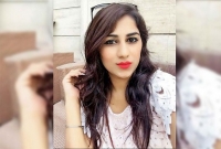 এই সুন্দরীর পিছনে ছুটছে মিডিয়া! কিন্তু কেন?