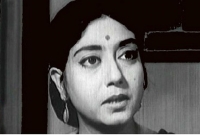 দারিদ্র থেকে বাঁচতে সিনেমায় নেমেছিলেন যেই জনপ্রিয় নায়িকা