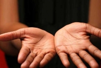 দু’হাতের তালু মিলেয়ে অর্ধচন্দ্র হয়, জানুন ভাগ্য কেমন?