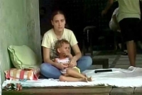 শ্বশুরবাড়ির সামনে অনশনে রাশিয়ান বৌমা