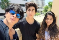 বলিউডে পা রাখতে চান শাহরুখ পুত্র আরিয়ান