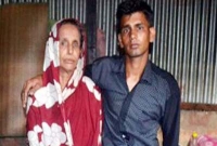 দীর্ঘ ৭ বছর পর ছেলেকে ফিরে পেয়ে আবেগাপ্লুত মা দীর্ঘ ৭ বছর পর ছেলেকে ফিরে পেয়ে আবেগাপ্লুত মা