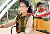 ছেলেকে ডক্টরেট করাতে রিকশা চালান মা!