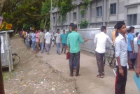  লেখাপড়া বাদ দিয়ে ‘কামলা’ দিতে বললেন স্যার!