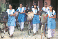 '৫০ বছরের কম বয়সী পুরুষ শিক্ষক মেয়েদের পড়াতে পারবেন না'