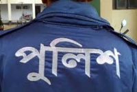 পুলিশকে কুপিয়ে পালিয়ে গেল আসামি পুলিশকে কুপিয়ে পালিয়ে গেল আসামি