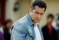 এবার বিমানবন্দরে ঝগড়া, নয়া বিতর্কে সালমা খান!