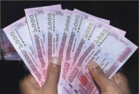 স্কুলের জানালার সানশেডে পরিত্যক্ত ব্যাগে মিলল ১০ লাখ টাকা!