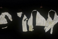 আশ্চর্য স্কার্ফ যা পরে হয়ে যাওয়া যায় অদৃশ্য