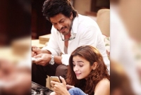  আলিয়া আর শাহরুখের মধ্যে কী চলছে?