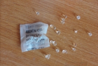 ভুলেও ফেলে দেবেন না সিলিকা ব্যাগ,কারণ আপনার পছন্দের পণ্যটিকে নষ্ট হওয়া থেকে রক্ষা করে