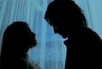 সুন্দরী স্ত্রীর পরকীয়ায় দিশাহারা স্বামী