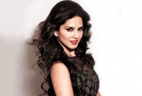 যে সিনেমা দেখে বলিউডের প্রেমে পড়েছিলেন সানি লিওন