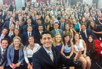 সুন্দরী ইন্টার্নদের সাথে সেলফি দিয়ে বিপাকে মার্কিন স্পিকার