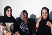 দীর্ঘ ২৮ বছর পর মাকে খুঁজে পেল দুই মেয়ে, কাঁদলেন মা!