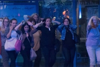 ‘এক মহিলাকে দেখলাম হাউহাউ করে কাঁদছেন’