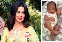 ফেসবুকে বাচ্চার ছবি দিয়ে বিতর্কে প্রিয়াঙ্কা চোপড়া!