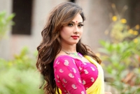 প্রথম বারের মত শাড়ি পড়েছেন ববি, কিন্তু কারণটা কী?