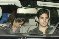 রাতের আধাঁরে ধরা খেলেন সিদ্ধার্থ-আলিয়া!