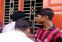 ‘ভিক্ষা করে টাকা দিয়েছি, এখন বলে অপেক্ষা কর’