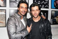 চিরশত্রু অর্জুন রামপালকে ফুলের তোড়া পাঠালেন হৃত্বিক রোশন!