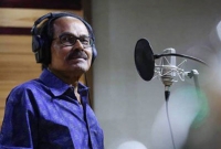 প্রথম গান রেকর্ডিং করে একটি চকলেট পেয়েছিলেন কিংবদন্তি হাদী